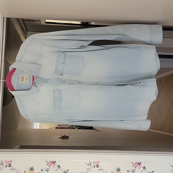 Levi's Shirt - Picture 1 of 4